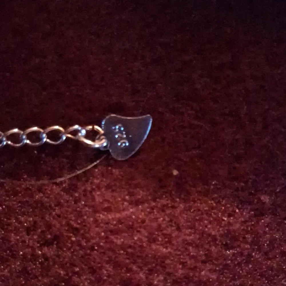 Elegant Silver Star Bracelet - Picture 2 of 3